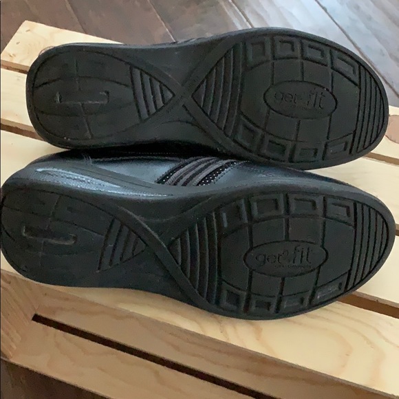 Shoes - Picture 5 of 6